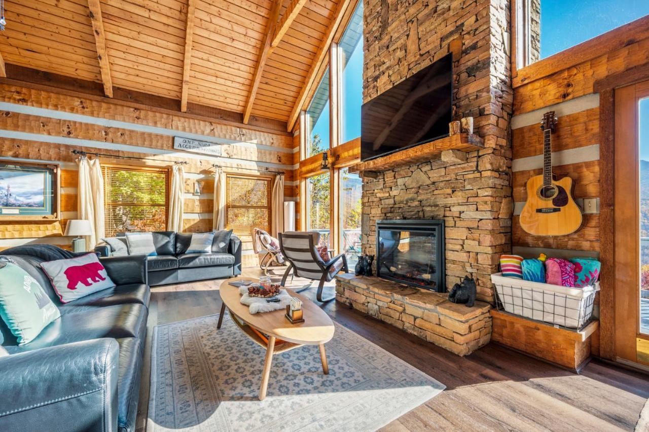 Barenberg Cabin - Secluded Unobstructed Panoramic Smoky Mountains View With Two Master Suites, Loft Game Room, And Hot Tub 蓋特林堡 外观 照片