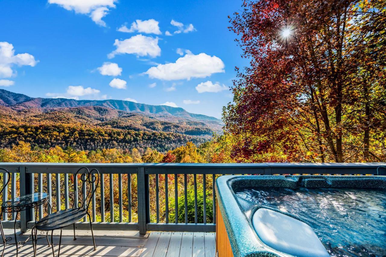 Barenberg Cabin - Secluded Unobstructed Panoramic Smoky Mountains View With Two Master Suites, Loft Game Room, And Hot Tub 蓋特林堡 外观 照片