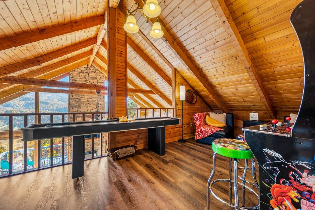 Barenberg Cabin - Secluded Unobstructed Panoramic Smoky Mountains View With Two Master Suites, Loft Game Room, And Hot Tub 蓋特林堡 外观 照片