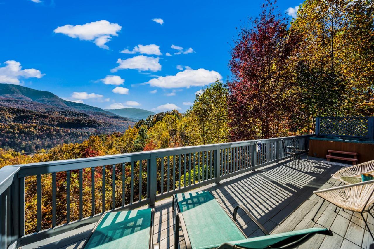 Barenberg Cabin - Secluded Unobstructed Panoramic Smoky Mountains View With Two Master Suites, Loft Game Room, And Hot Tub 蓋特林堡 外观 照片