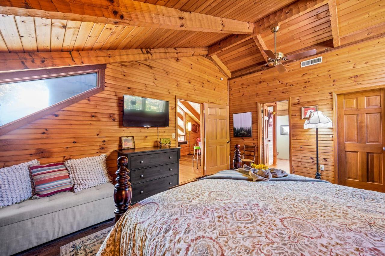 Barenberg Cabin - Secluded Unobstructed Panoramic Smoky Mountains View With Two Master Suites, Loft Game Room, And Hot Tub 蓋特林堡 外观 照片