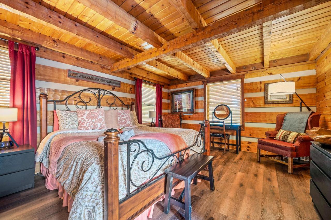 Barenberg Cabin - Secluded Unobstructed Panoramic Smoky Mountains View With Two Master Suites, Loft Game Room, And Hot Tub 蓋特林堡 外观 照片