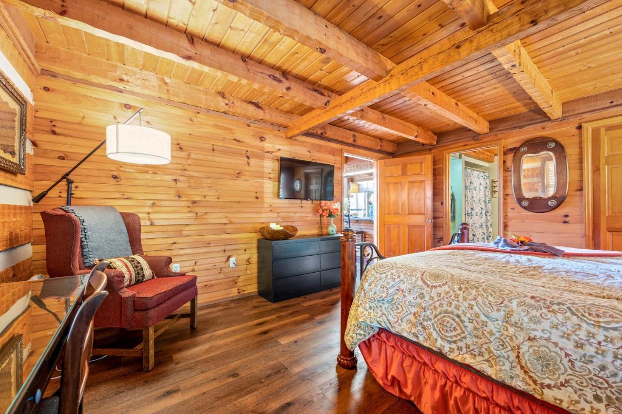 Barenberg Cabin - Secluded Unobstructed Panoramic Smoky Mountains View With Two Master Suites, Loft Game Room, And Hot Tub 蓋特林堡 外观 照片